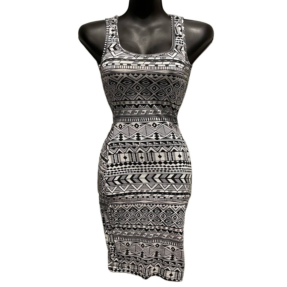 Love Ari Bodycon Patterned Dress - Size Small